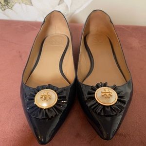 Tory Burch flats in navy